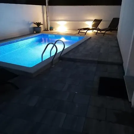 Vedran With Pool, Near Porec Apartment