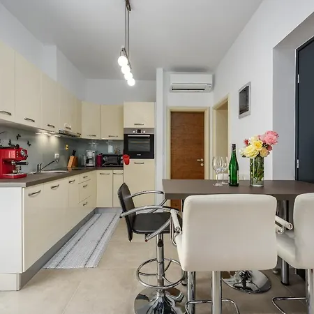 Apartment Vedran With Pool, Near Porec Kukci