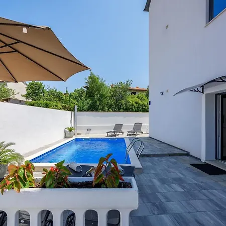 Apartment Vedran With Pool, Near Porec *