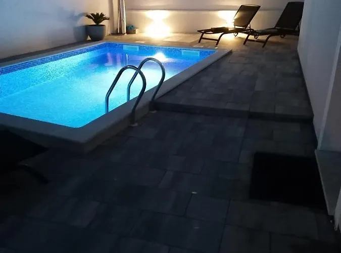 Vedran With Pool, Near Porec 아파트